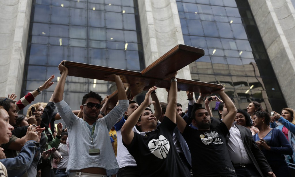 Young people carry the World Youth Day cross to city hall in Rio de Janeiro July 10 as Brazilians make final preparations for World Youth Day and the visit by Pope Francis. Young people from around the globe with join the pontiff for the celebration from July  23-28 in Rio. PHOTO: CNS/Ricardo Moraes, Reuters