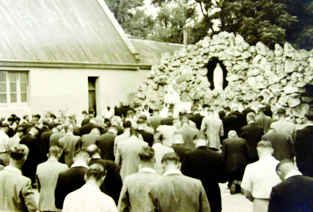 A Holy Name Society rally in Bunbury in 1950. PHOTO: Roman Catholic Archdiocese of Perth Archives