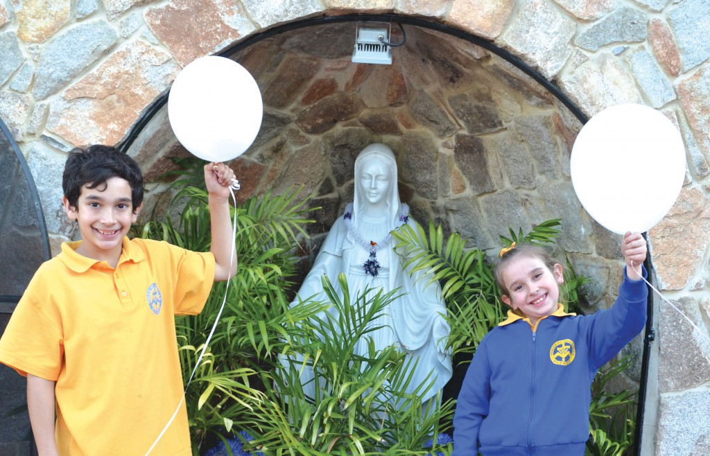 Students at Queen of Apostles School in Riverton prepare to release helium baloons with notes written to Mary attached to them. The school celebrated  ‘Queenies’ feast day on June 6 with a variety of activities, which proved popular with the students.