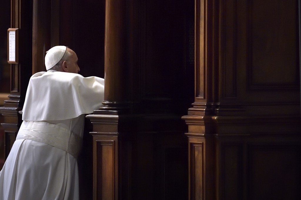 Pope Francis goes to Confession during a Lenten penance service in St Peter's Basilica at the Vatican on 13 March 2015. Photo: CNS/Stefano Spaziani