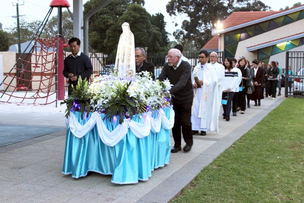 Paying special homage to the Centenary of Our Lady of Fatima, Cloverdale Parish celebrated the day with a procession and Mass that saw many parishioners attend on Saturday 13 May. Photo Supplied. 