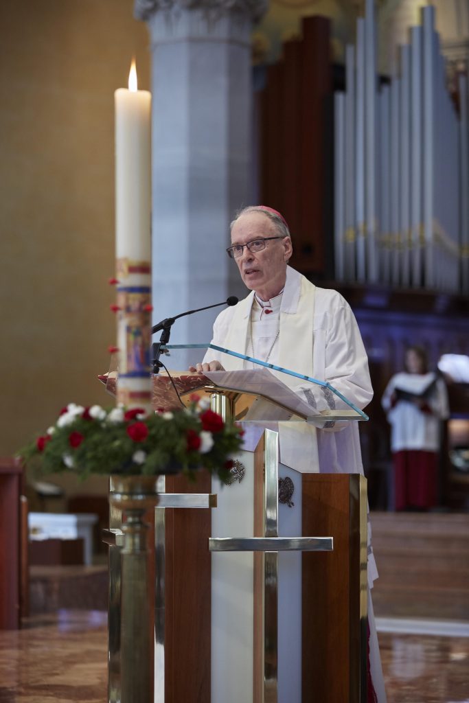 Auxiliary Bishop Don Sproxton welcomes the Sri Lankan Catholic Community of WA and special guests to the Mass on Saturday 27 April, held in honour of those who were hurt and injured in the Easter bombings. Photo: Ron Tan